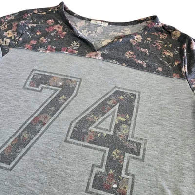 Maurices Jersey Graphic Tshirt Womens Blouse Plus Size 0 - Image 1 of 4