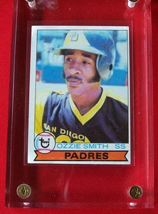 1979 TOPPS, OZZIE SMITH, ROOKIE, #116, HOF, FREE SHIPPING, COMES WITH 1" HOLDER - Picture 1 of 2