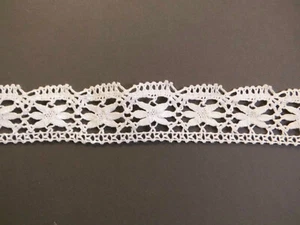 White crochet lace trim 45 mm cluny scalloped edging by the metre dress cushion - Picture 1 of 3
