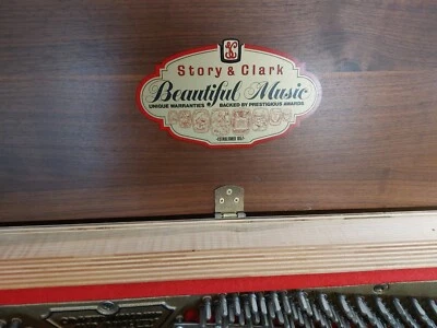 Piano espineta Story & Clark, aprox. 1984 Foto 1 de 4