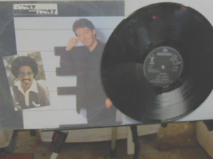 PAUL McCARTNEY / STEVIE WONDER 12 ZOLL. 45 U/min ""Ebenholz und Elfenbein"" 1982 - Bild 1 von 2