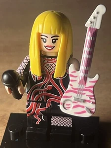 TAYLOR SWIFT LONG HAIR GUITAR MICROPHONE MINI FIGURE ERAS TOUR - Picture 1 of 4