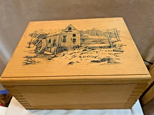 Einfache helle Holzkiste mit Klappdeckel 10"x7"x5" kein Schloss Bild der alten Mühle - Bild 1 von 9