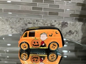 Hot Wheels Peanuts Great Pumpkin Quick D-Livery Halloween Van Loose Diecast - Picture 1 of 5