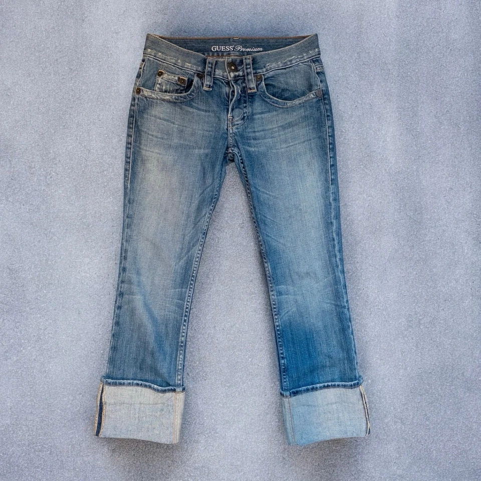 Pantalones de mezclilla vintage Y2K Guess Premium tiro bajo con puños tachonados talla 27 Foto 1 de 4