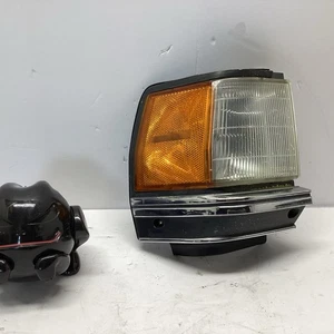 Señal de giro de esquina delantera lado del pasajero Toyota Cressida 84-88 OEM #LR - Imagen 1 de 7