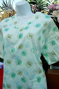 NEW Large MEDICAL NURSING SCRUB SCRUBS Leaves Green UNIFORM V NECK TOP - Picture 1 of 2