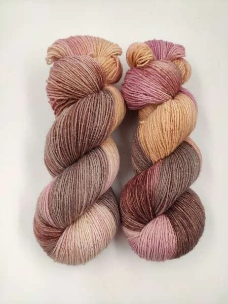 handgefärbte Sockenwolle 4 fach - Der Klassiker GOLD *  ROSEN OTTER 119 - Bild 1 von 1