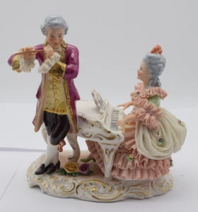 Estatuilla de porcelana vintage Alemania Dresde dama en clavecín y hombre con flauta - Imagen 1 de 10