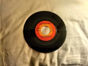 The Lettermen-CATCH THE WIND/HURT SO BAD Vinyl 45-RPM Record #2482 (Capitol) - Foto 1 di 2