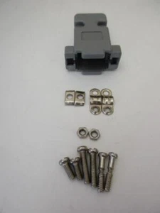 (25 Confezione) DB9 HD15 CAPPE Gusci Posteriore Plastica Viti KIT Hardware Steren 500-409 - Foto 1 di 1