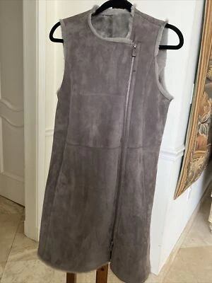 Chaleco largo de piel de oveja real Armani collezioni gris talla 6 cremallera bidireccional, bolsillos. Foto 1 de 4