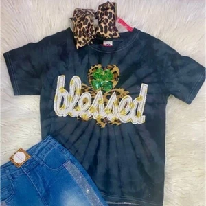 BRAND NEW WITH TAGS Girls' Black Tie-Dye "Blessed" Shamrock Tee - Picture 1 of 1