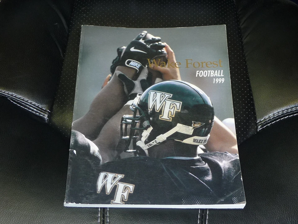 1999 WAKE FOREST COLLEGE FOOTBALL MEDIA GUIDE EX-MINT  BOX 14 - Image 1 of 1