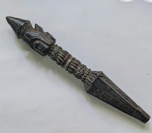 ANTIQUE POINTED THREE HEADS WOODEN PHURBA METAL TIP TIBET NEPAL - Picture 1 of 8