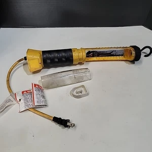 Vintage E190662 TP200 Fluorescent Work Light for Parts or Repair No Bulb - Picture 1 of 10