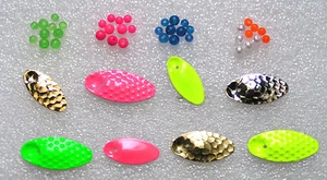 48 Teile Spinner bau,8 In-Line Spinner Blätter 3 Größe + 40 Kunstoff perle,Neu - Bild 1 von 2