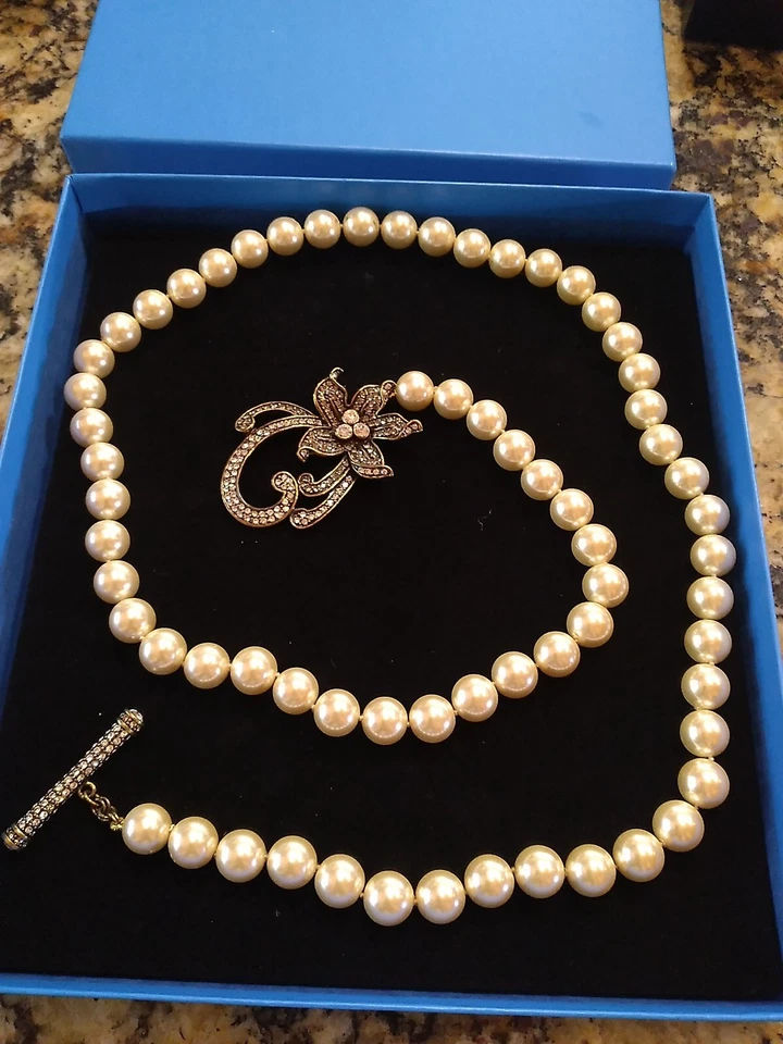 Collar de perlas de imitación con cristales Heidi Daus Foto 1 de 4