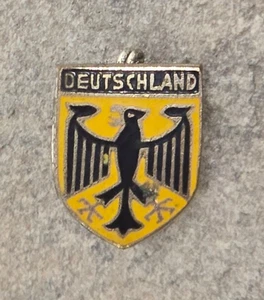 Deutschland Germany Coat of Arms Travel Shield Crest Vintage Souvenir Lapel Pin - Picture 1 of 3