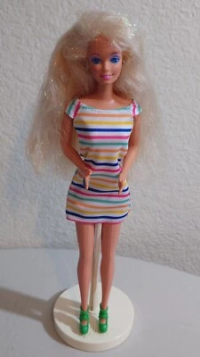 Muñeca Barbie vintage en vestido y zapatos Mattel años 90 Foto 1 de 4