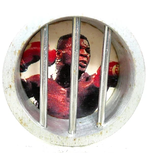 DE COLECCIÓN MIKE TYSON SLAMMER DE POG JUEGO TRAS LAS REJAS PRISIÓN 3/4"" DE ALTO - Imagen 1 de 3