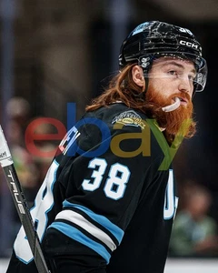 Foto de hockey de la NHL de 8x10 retrato de medio juego de Liam O'Brien - Imagen 1 de 1