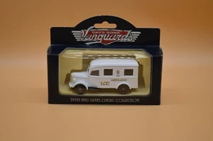 Lledo No 64002 - Vanguards Model Of A 1950 Bedford Ambulance - L.C.C. AMBULANCE - Picture 1 of 1