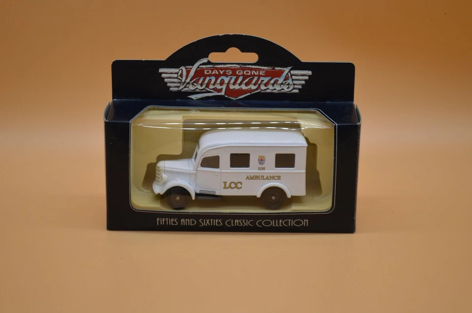Lledo No 64002 - Vanguards Model Of A 1950 Bedford Ambulance - L.C.C. AMBULANCE - Image 1 of 1