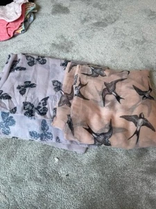 2 x Ladies scarfs / wraps - Picture 1 of 1