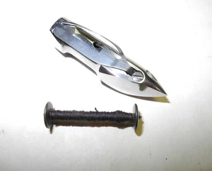 VINTAGE SINGER SEWING MACHINE BULLET SHUTTLE #8301 & BOBBIN FOR MODEL #27, #28 - Picture 1 of 9