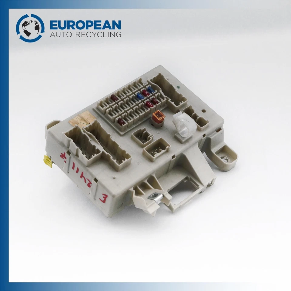 Caixa de fusíveis cabine lateral para motoristas TOYOTA FJ CRUISER 2008 CAIXA DE FUSÍVEIS JUNÇÃO 8273035381 - Imagem 1 de 4