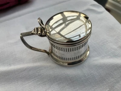 Antigua maceta de mostaza de plata de ley recortada con inserto de vidrio azul cobalto  Foto 1 de 4