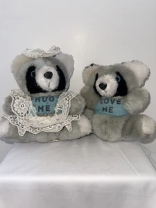 Vintage Pair Of Raccoons Hug Me Love Me Stuffed Animals Plush - Picture 1 of 7