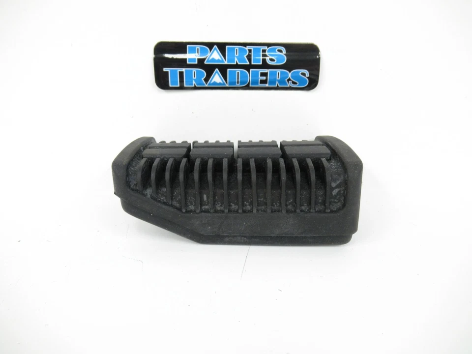 Cubierta de reposapiés delantero genuina Suzuki GV1400 GV 1400 Cavalcade 1400 1986-1988 NOS Foto 1 de 1