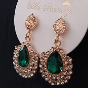 CHLOE ACCESSORY Glamorous Gold Green & Clear Crystal Pear Shaped Drop Earrings - Picture 1 of 4
