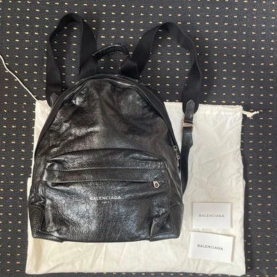 Mochila Mochila de Cuero Balenciaga Hombre Mujer Negra Talla A4 Usada Foto 1 de 4