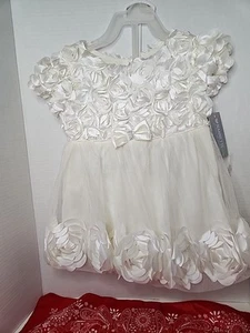 Kleid 24 Monate weiß geblümt Kurzarm Kleid, Unterhose und zwei Sonnenhüte  - Bild 1 von 24