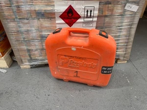 FUNDA USADA PARA CLAVADORA PASLODE IM350 NI CAD 9 - Imagen 1 de 5