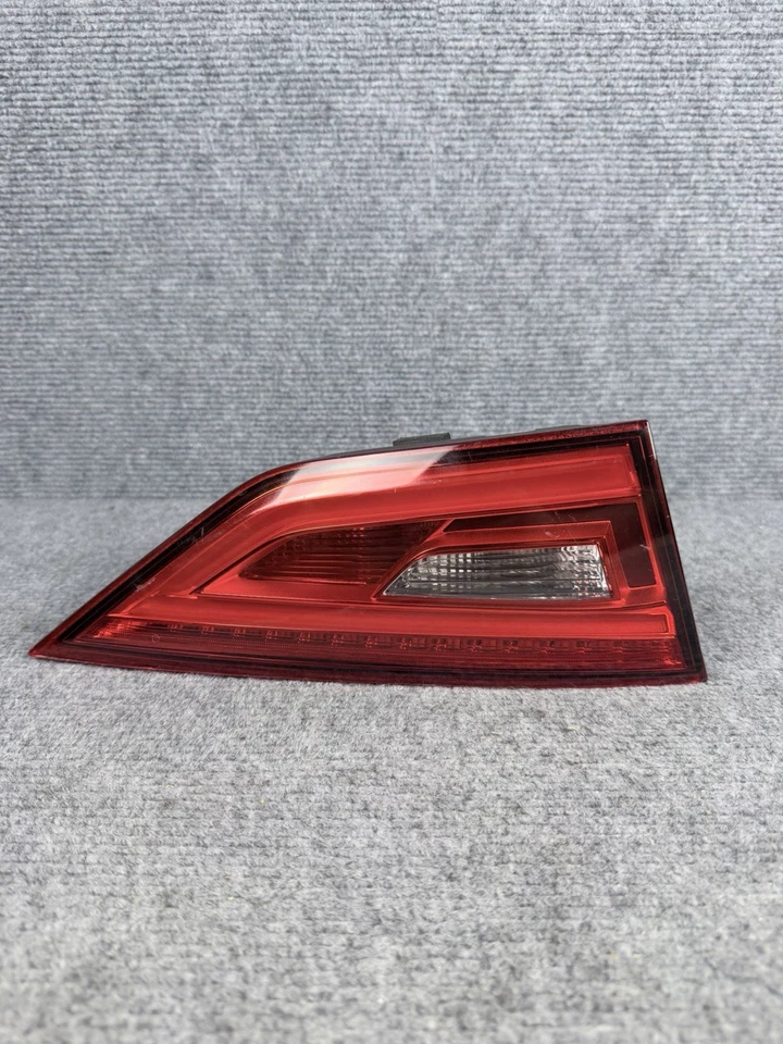 AUDI A3 QUATTRO 2015 2016 SEDÁN luz trasera maletero lámpara de freno izquierda 8V5945093C Foto 1 de 4