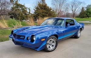 1981 Chevrolet Camaro Z-28 (blau auf blau) Poster | 24x36 Zoll | Z-Autos - Bild 1 von 1