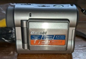 DigiGr8 DV-182F 3.1MP Pocket Digital Camcorder 32mb Internal Memory Or SD Card - Picture 1 of 8