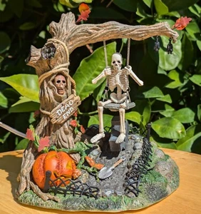 DEPT 56 Village Animated Swinging Skeleton 52514 Halloween Accessoire Non-Working - Bild 1 von 8