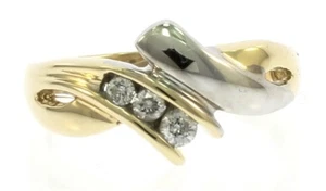Ladies 3 Stone Diamond Ring in 10 kt Two tone. - Picture 1 of 6