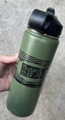 The Human Bean Coffee Hydro Frask Boca Ancha Botella 20oz con Tapa Verde y Negro Foto 1 de 4