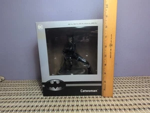 DC Universe Catwoman Statue By Jim Lee Diamond Select GameStop Exclusive - Picture 1 of 8