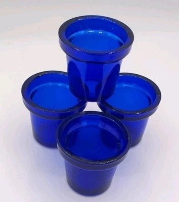 Винтажный набор из 4 кобальтовых синих стеклянных цветочных горшков подсвечников высотой 2,5 дюйма  - Изображение 1 из 3
