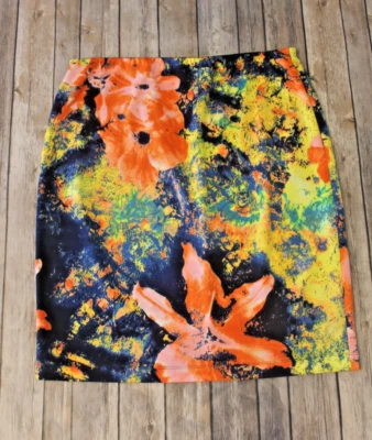 Betsey Johnson XL Skirt Bold Floral Abstract Pull-On Unlined Knee-Length Artsy - Image 1 of 4