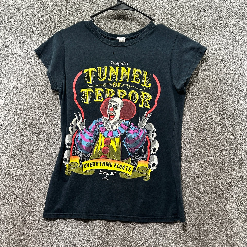 IT Pennywise 小丑图形娃娃 T 恤女式小号 Gildan Stephen King — 第 1/4 张图片