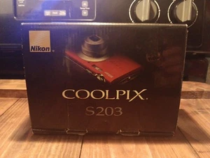 Neu Open Box Nikon rot COOLPIX S203 10,0MP Kompakt-Digitalkamera - Bild 1 von 4
