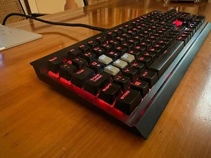 Corsair K70 Lux RGB Cherry MX Brown CH-9101012-DE USB - Bild 1 von 7